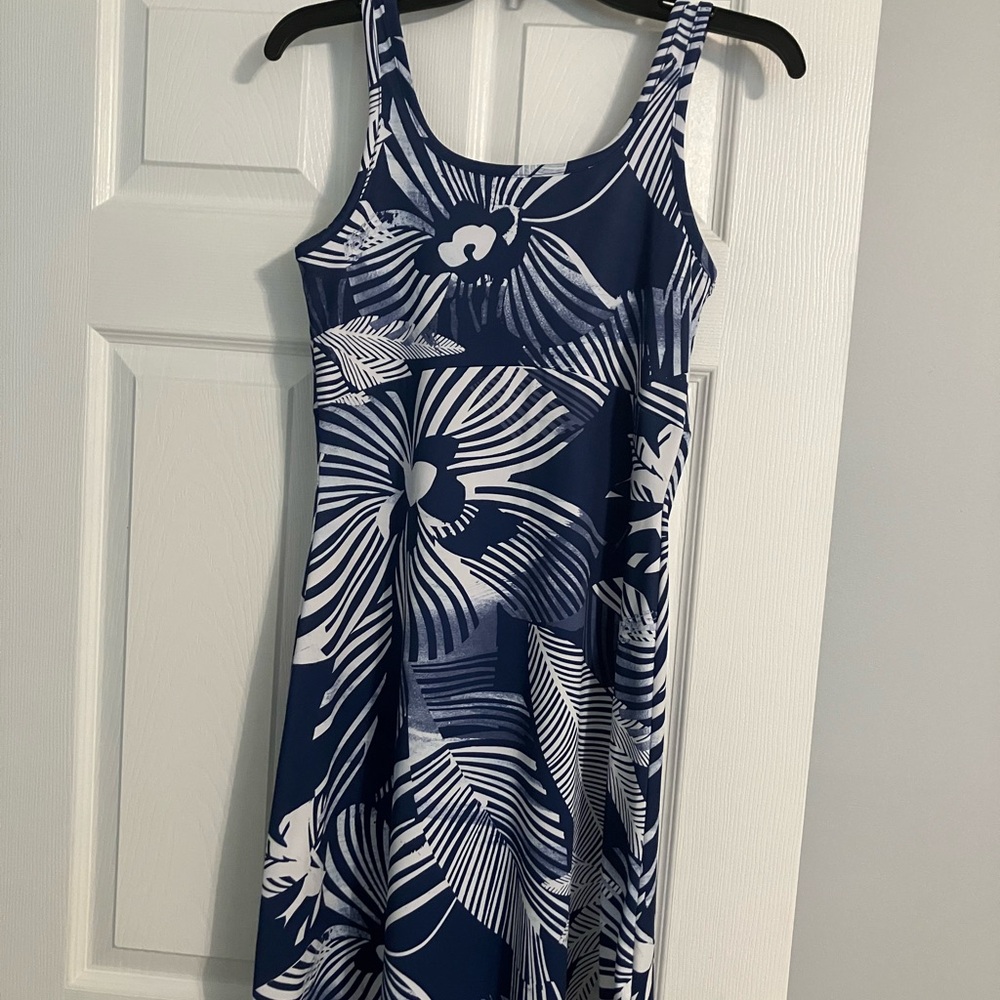 Columbia Omni freeze performance material dress size Small like new condition